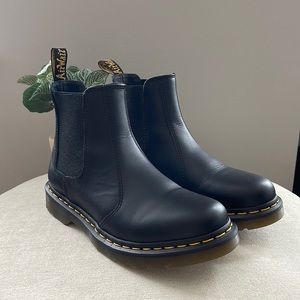 Dr. Martens 2976 Chelsea Boots